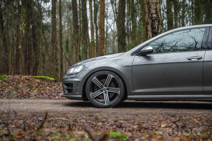 Volkswagen Golf R 7 generation