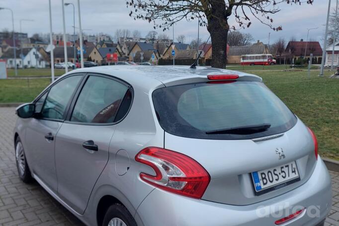 Peugeot 208 1 generation Hatchback 5-doors