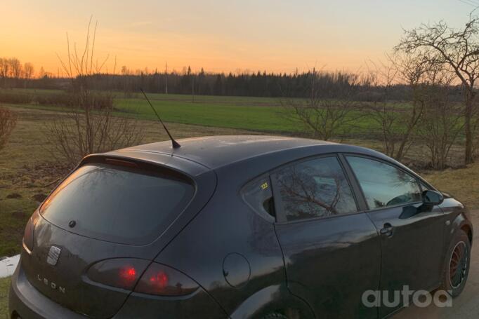 SEAT Leon 2 generation Hatchback 5-doors