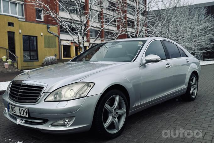 Mercedes-Benz S-Class W221 Sedan