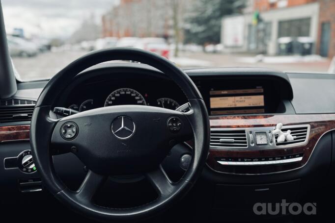 Mercedes-Benz S-Class W221 Sedan