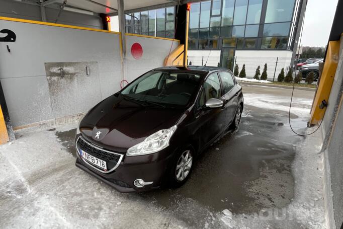 Peugeot 208 1 generation Hatchback 5-doors