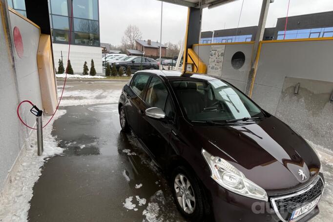 Peugeot 208 1 generation Hatchback 5-doors