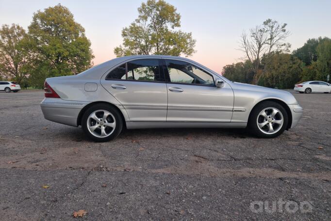 Mercedes-Benz C-Class W203/S203/CL203 Sedan