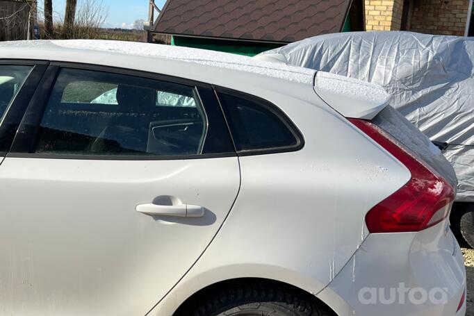 Volvo V40 2 generation Hatchback 5-doors