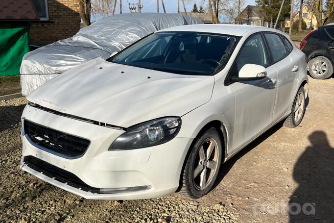 Volvo V40 2 generation Hatchback 5-doors