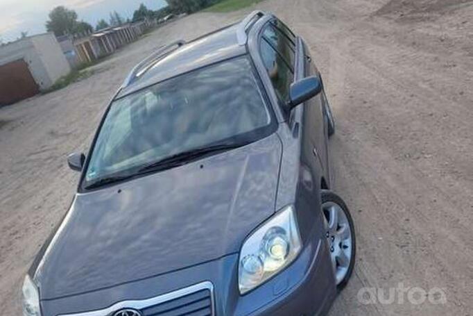 Toyota Avensis 2 generation wagon