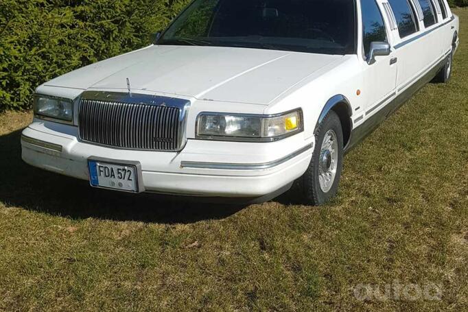 Lincoln Town Car 2 generation