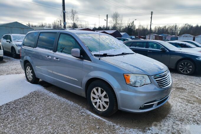 Chrysler Town & Country 5 generation [restyling]