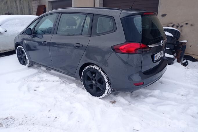 Opel Zafira C Tourer minivan