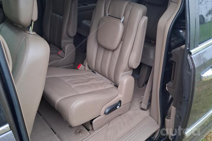 Chrysler Town & Country 5 generation [restyling]