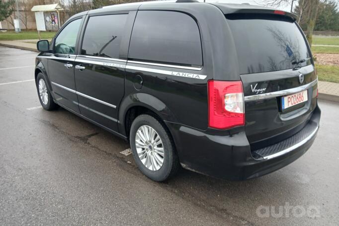 Lancia Voyager [restyling]