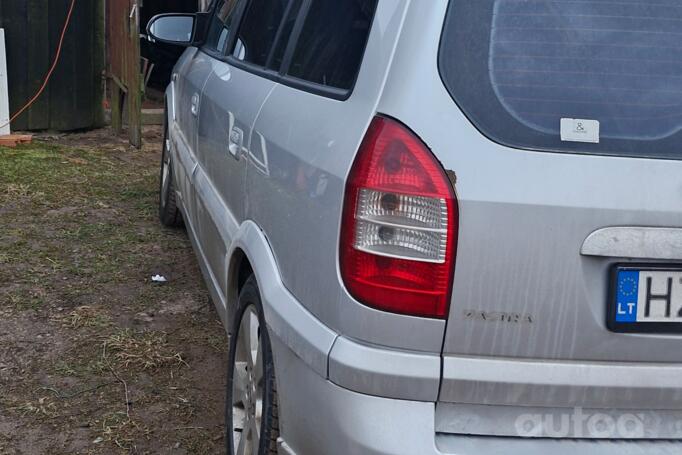 Opel Zafira A [restyling] Minivan 5-doors