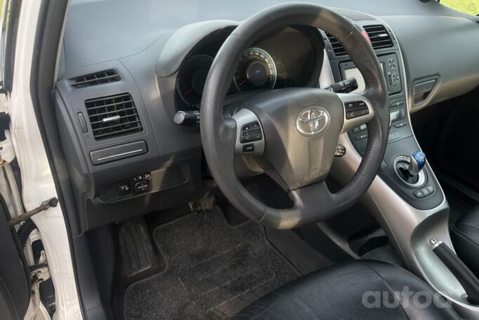 Toyota Auris 1 generation [restyling] Hybrid hatchback 5-doors