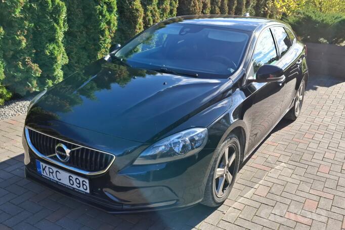 Volvo V40 2 generation [restyling] Hatchback 5-doors