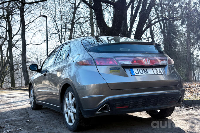 Honda Civic 8 generation Hatchback 5-doors