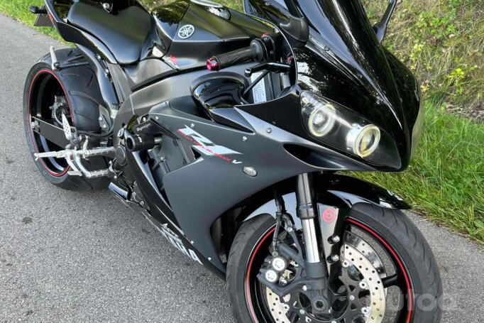 Yamaha R1