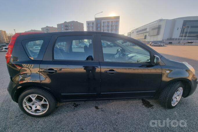 Nissan Note E11 Hatchback