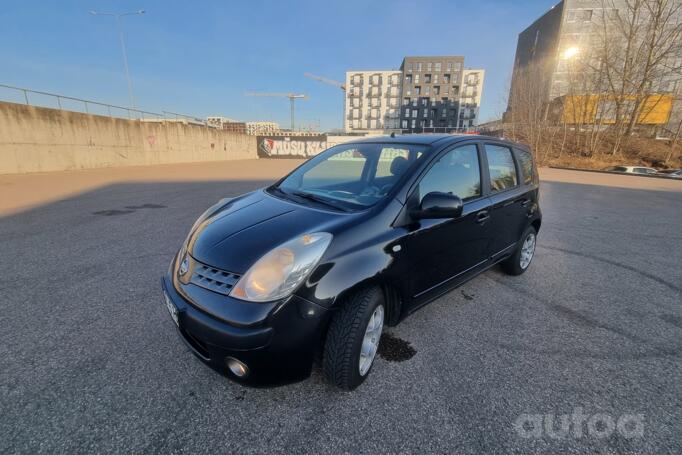 Nissan Note E11 Hatchback