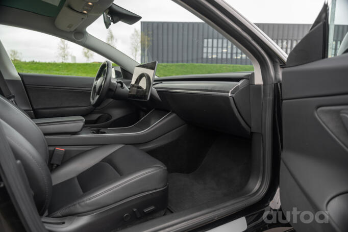 Tesla Model 3 1 generation Long Range 