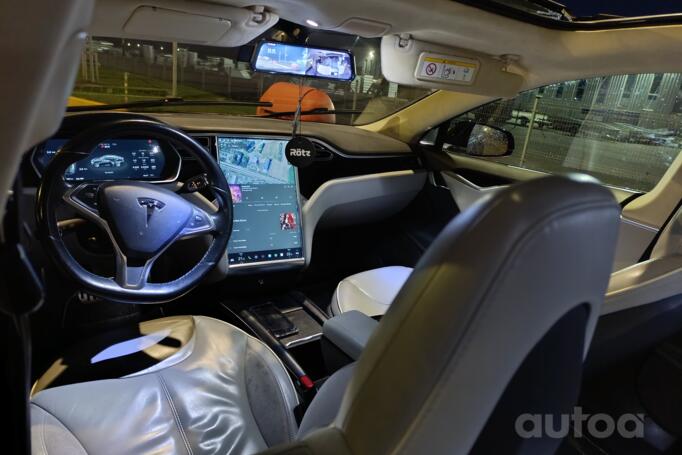 Tesla Model S 1 generation Liftback