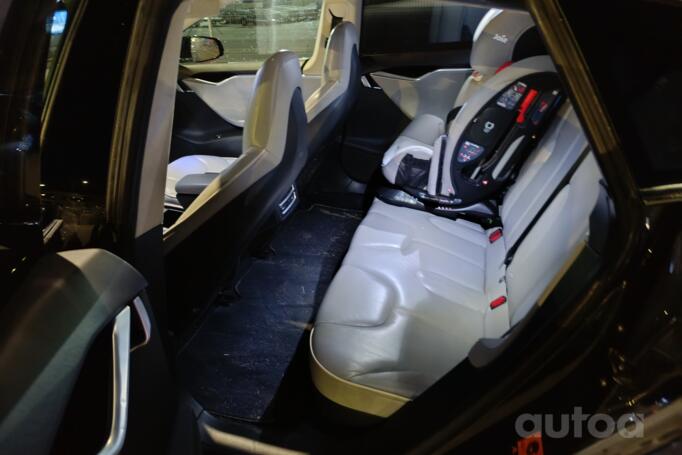 Tesla Model S 1 generation Liftback