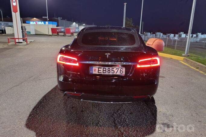 Tesla Model S 1 generation Liftback