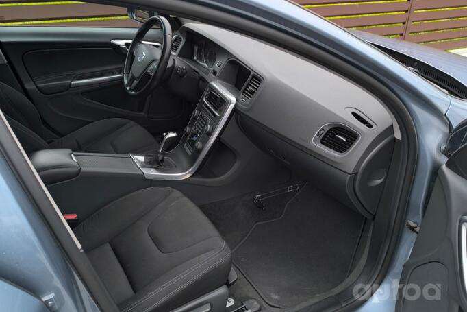Volvo V60 1 generation [restyling] wagon 5-doors