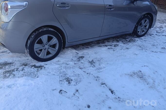 Toyota Verso 1 generation [restyling] Minivan