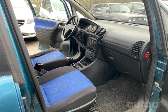 Opel Zafira A [restyling] Minivan 5-doors