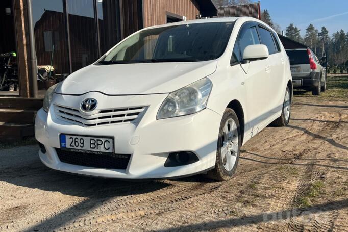 Toyota Verso 1 generation Minivan