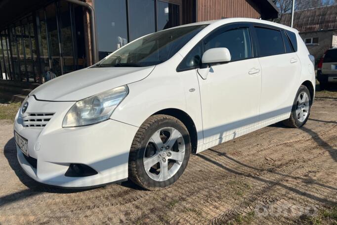 Toyota Verso 1 generation Minivan