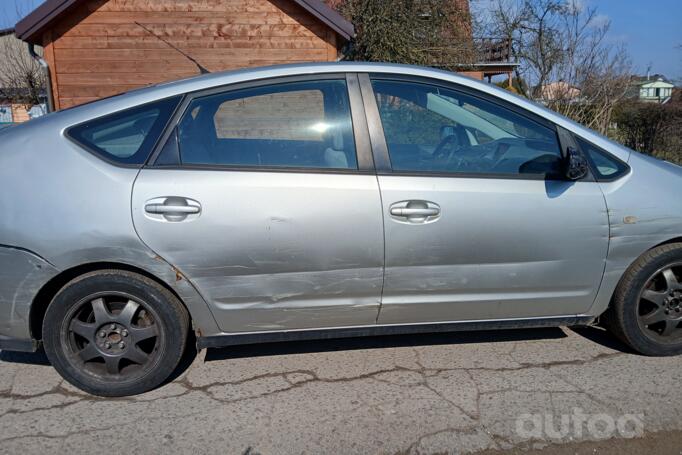 Toyota Prius XW20 [restyling]
