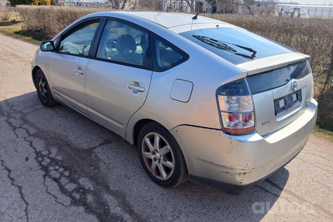 Toyota Prius XW20 [restyling]