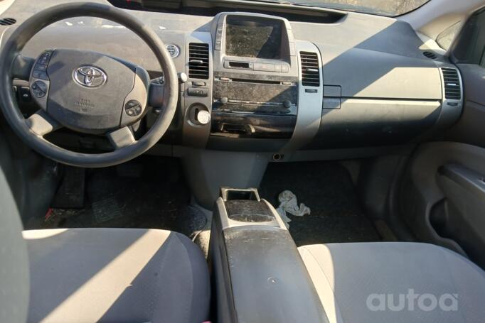 Toyota Prius XW20 [restyling]