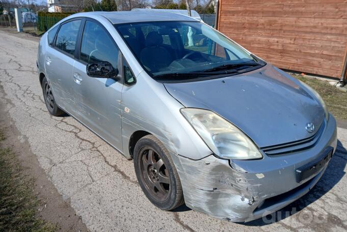 Toyota Prius XW20 [restyling]