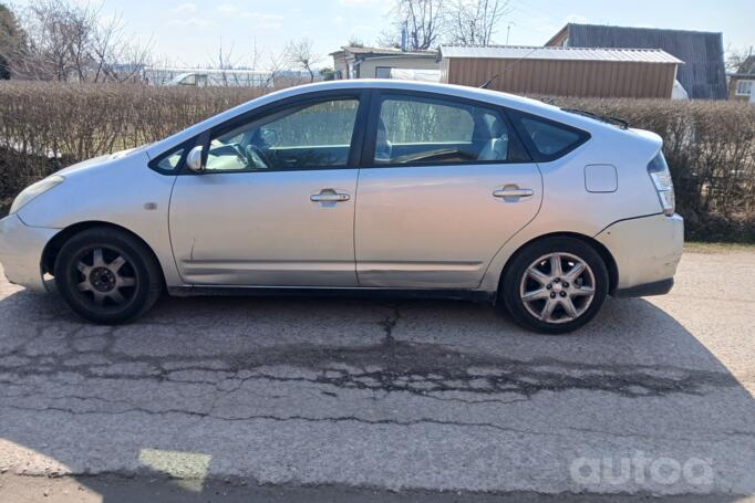 Toyota Prius XW20 [restyling]