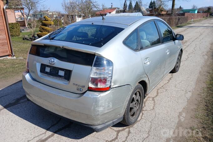 Toyota Prius XW20 [restyling]