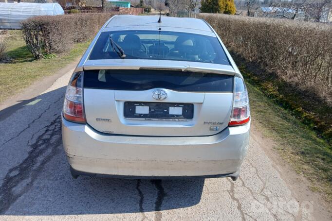 Toyota Prius XW20 [restyling]