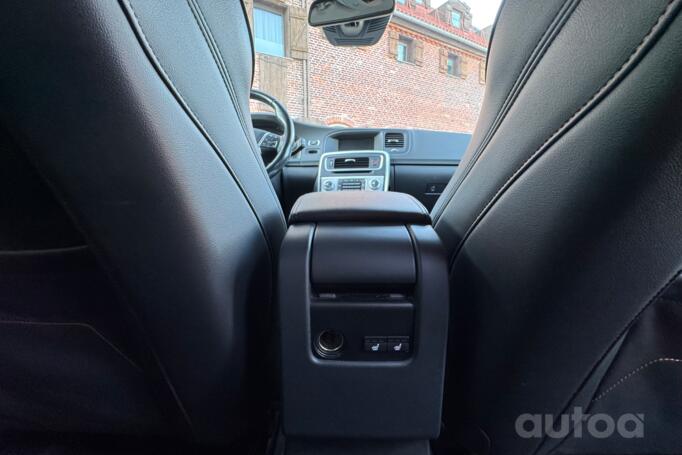 Volvo V60 1 generation [restyling] wagon 5-doors