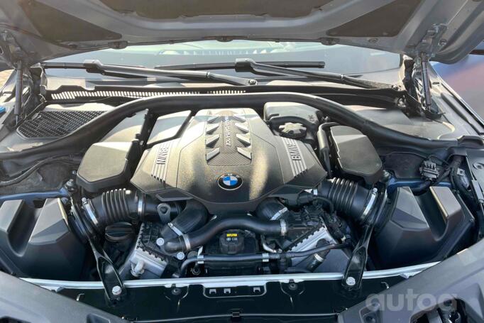BMW M8