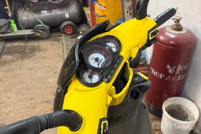 Aprilia SR