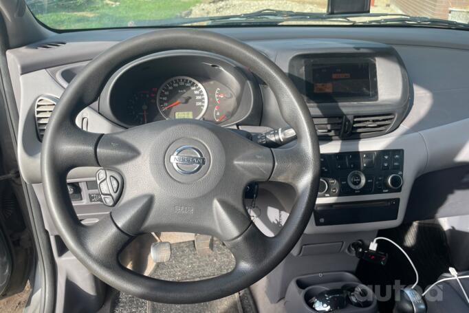 Nissan Almera Tino V10 Minivan