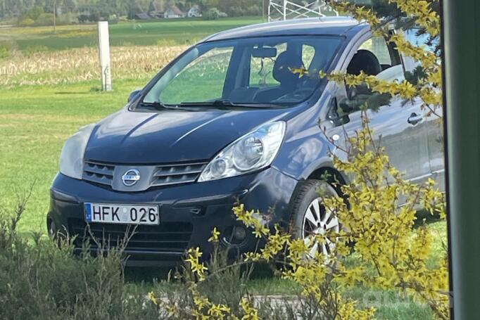 Nissan Note E11 Hatchback