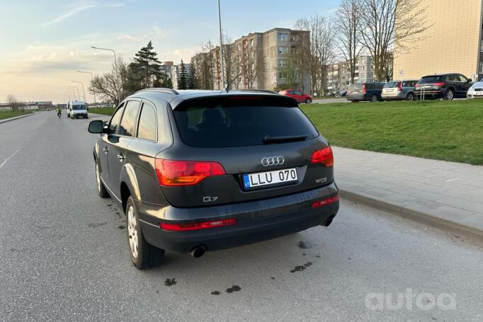 Audi Q7 4L Crossover