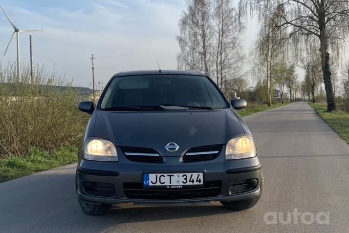 Nissan Almera Tino V10 Minivan