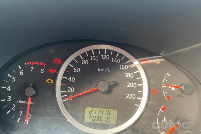 Nissan Almera Tino V10 Minivan