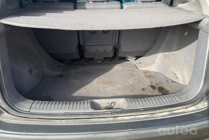 Nissan Almera Tino V10 Minivan