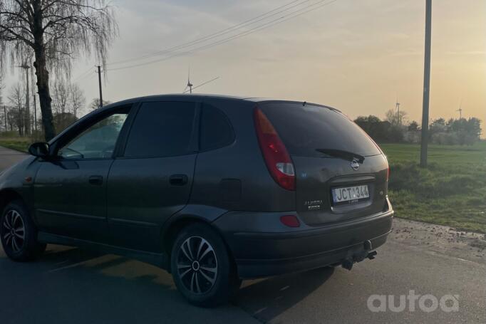 Nissan Almera Tino V10 Minivan