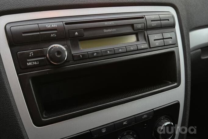 Skoda Octavia 2 generation [restyling] Combi wagon 5-doors